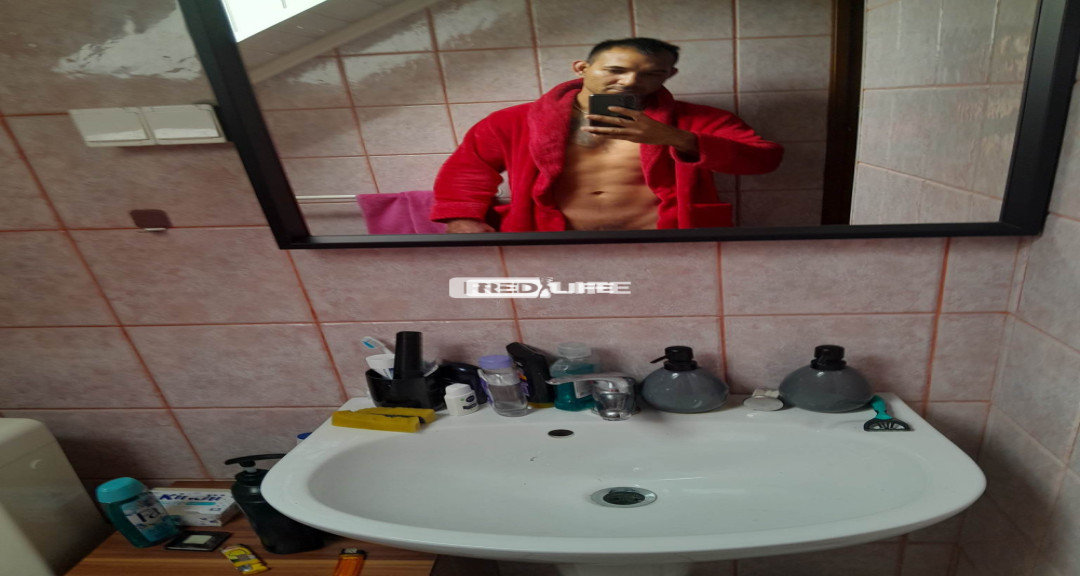 Sziasztok! Escort munk&aacute;t keresek, csak